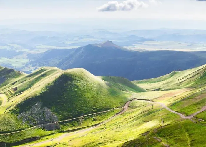 Champeix, Maison Confort 6 Personnes Holiday home *